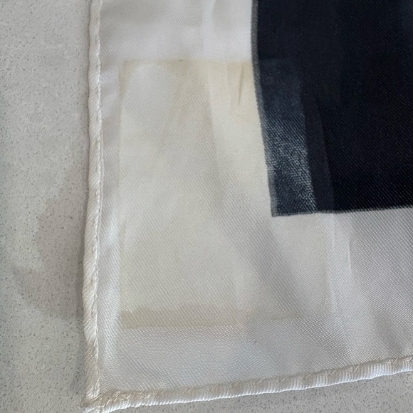 Totes Vintage 1975 Rain Scarf - Black & White Stripe - Picture 6 of 8